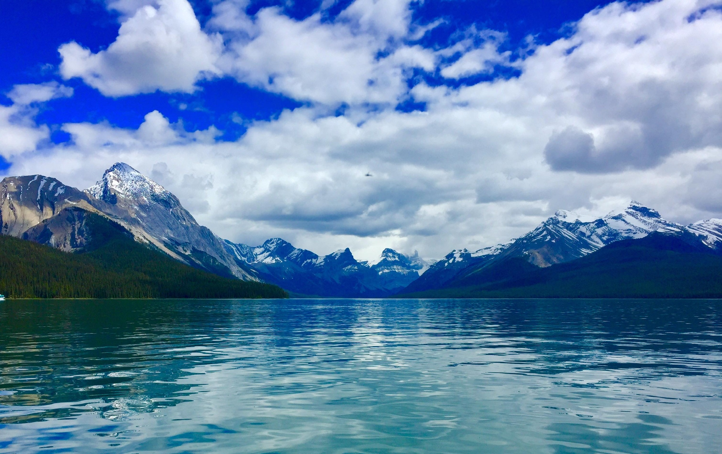 Stunning turquoise Maligne Lake panorama with snow-capped Rocky Mountain peaks, Jasper National Park